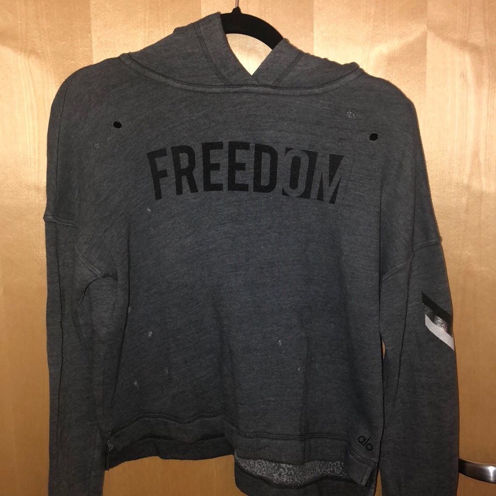 alo yoga cropped hoodie